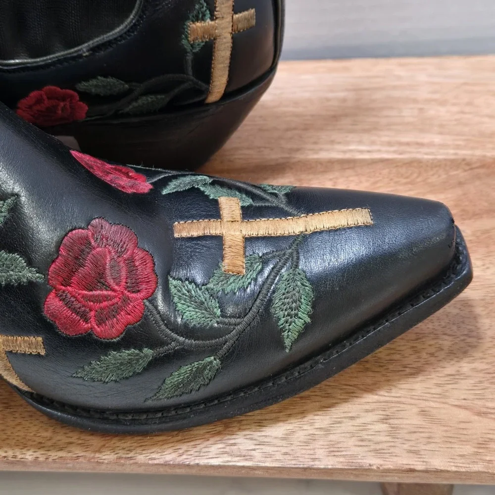 Limited Edition Manuel Western Boots 7.5 Black Embroidered Roses Cross Womens - Picture 10 of 16
